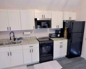 Southern Bloom Cottage - Bloomington - Küche