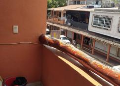 Comfortable apartment in the center 2 blocks from the beach - Zihuatanejo - Balcony