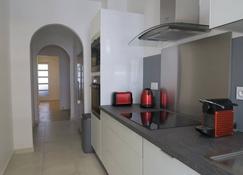 Carré d'Or Modern and spacious 4-room apartment - Nice - Kitchen