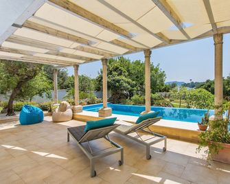 Stone-villa on the beach, pool, large garden, spacious rooms and best view - Sipan - Pool
