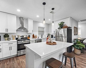 Arcade Covered Patio Sleep 10 3 Bedroom 2 Bath Game Room - Pasadena - Cocina