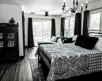 Beautiful, Spacious 4-BR home in Thackerville, OK near Winstar World Casino - Thackerville - Bedroom