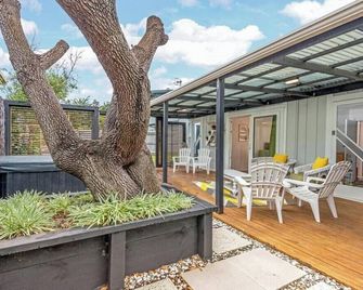 Beachy Bach - With Brand New Spa Pool! - Foxton Beach - Patio
