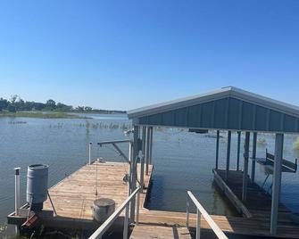 Lake Leon Cozy Cabin and RV park - Eastland