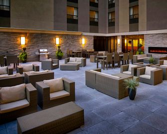 Staybridge Suites Hamilton - Downtown By IHG - Hamilton - Patio