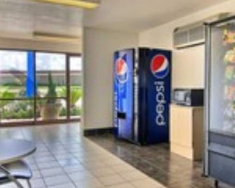 Motel 6 Kingsville Tx - Kingsville - Loja