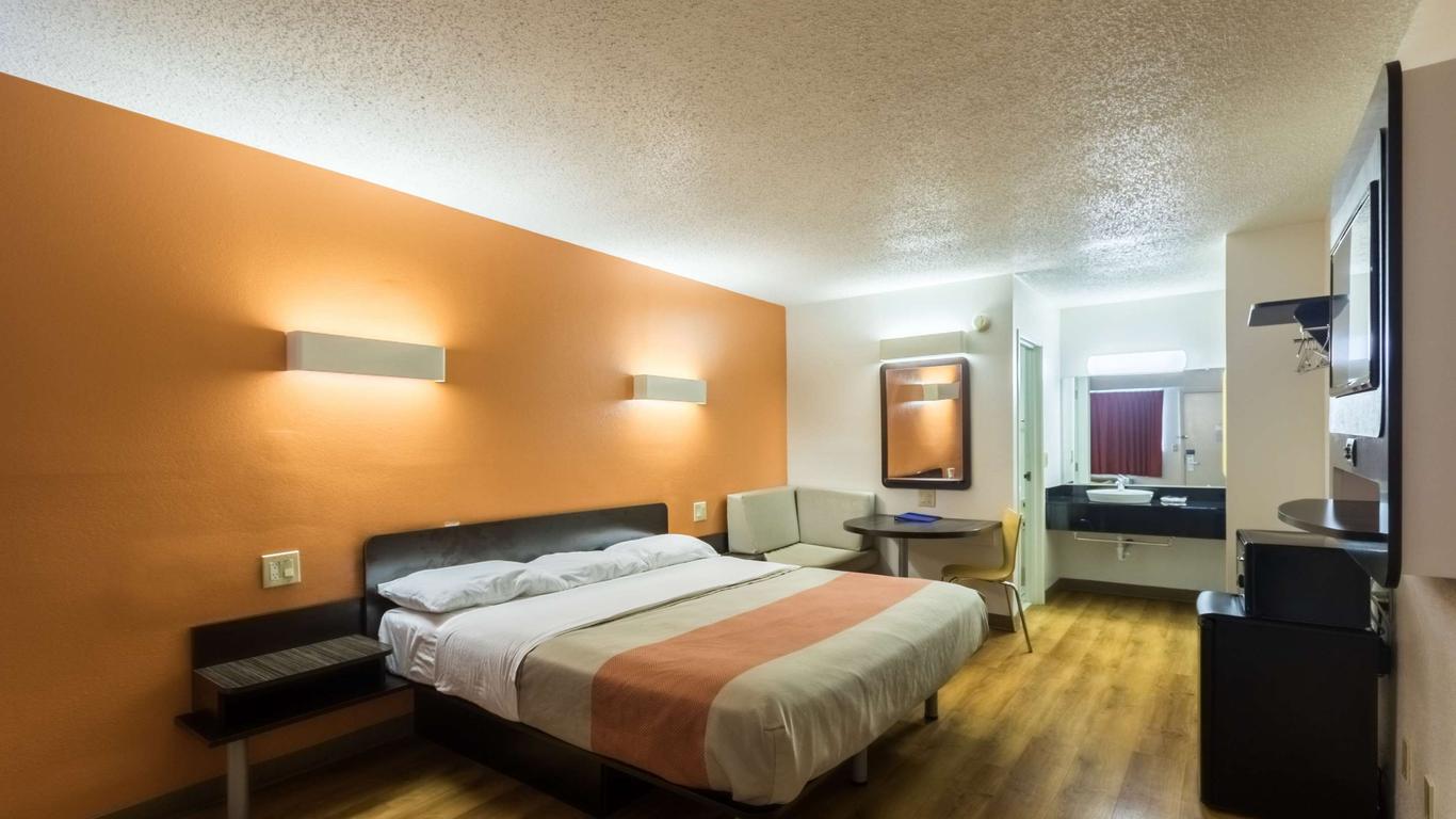 Motel 6-Crawfordsville, In