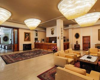 Grand Hotel Excelsior - Chianciano Terme - Front desk