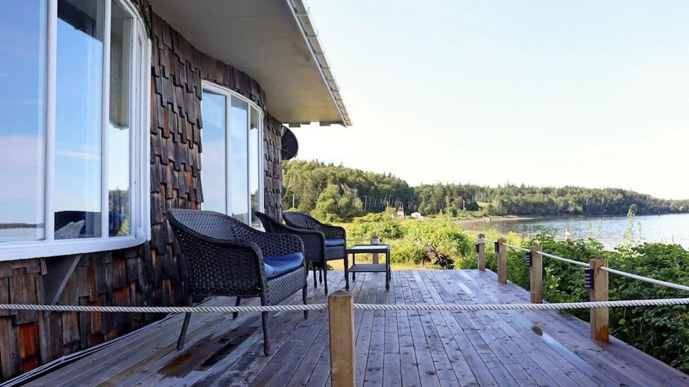 Friars Bay Inn & Cottages