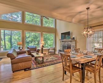 Big Canoe Retreat with Deck and Golf Course Views - Jasper - Dining room