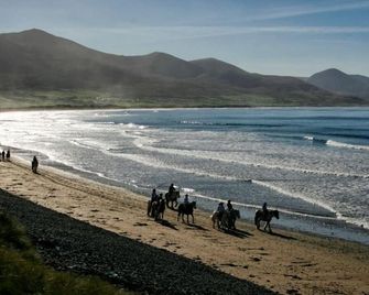 Brandon Bay Cottages, Stone Farmhouse - Cloghane - Praia