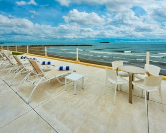 City Express by Marriott Veracruz - בוקה דל ריו - מרפסת