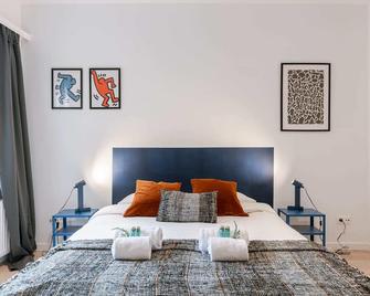 Colorful apartment in the heart of Antwerp - Antwerp - Bedroom