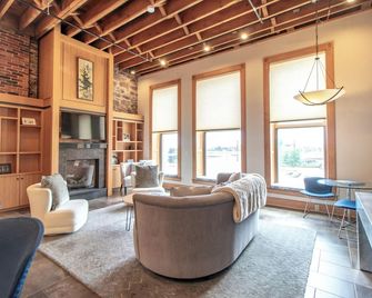 Luxury Condo | Paddle North w/ Private Sauna & Gym - Duluth - Living room