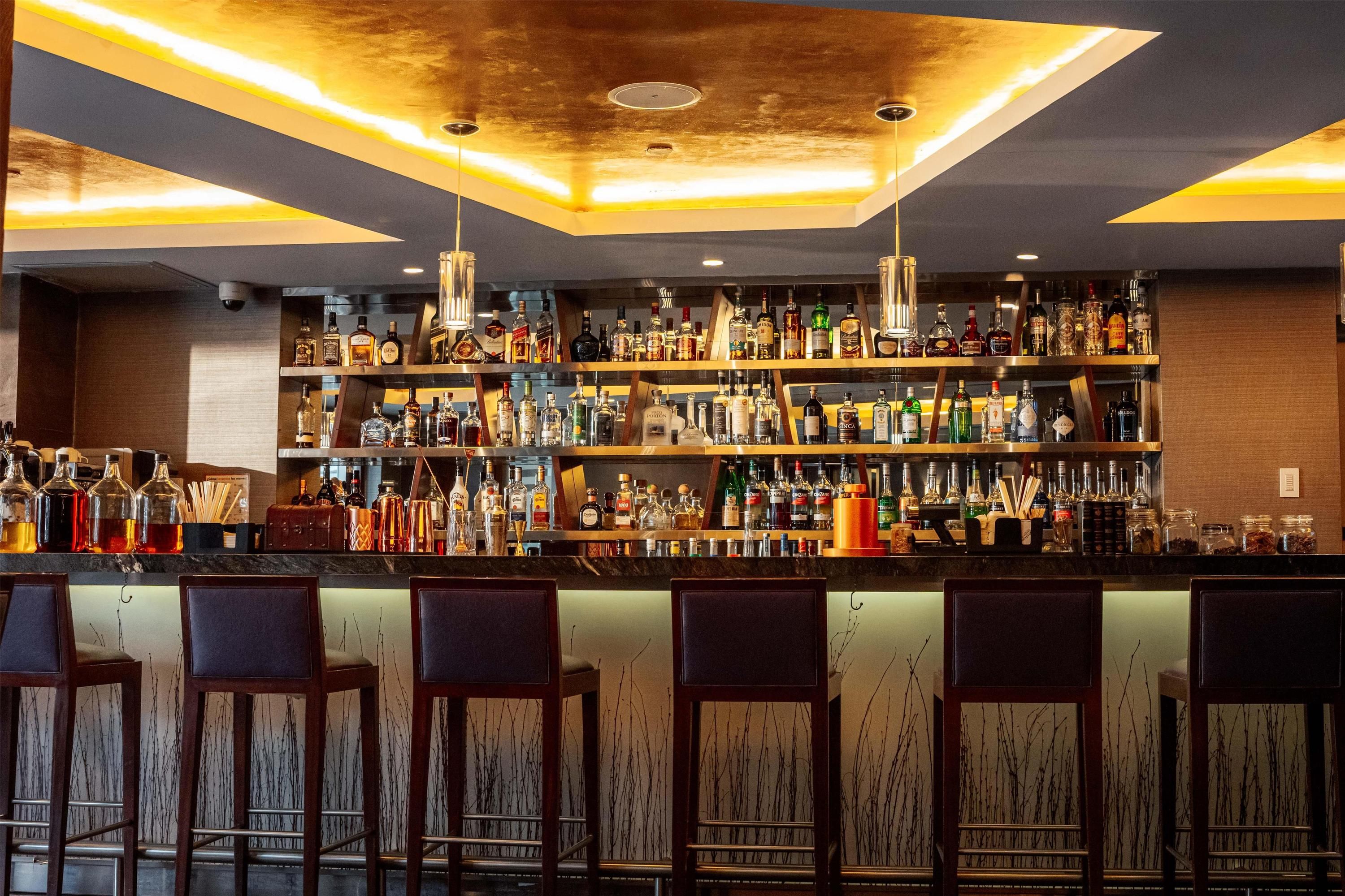 هيلتون جاردن إن كوسكو - كوسكو - بار