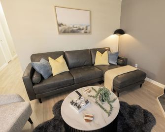 Lakeview Escape at Gimli by Guest Expertise - Gimli - Salon