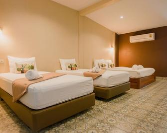 Warm Well Hostel - Kanchanaburi - Bedroom