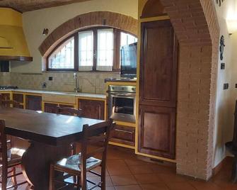 La Limonaia Country House - Monteriggioni - Küche