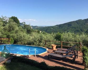 Independent holiday home, close to Lucca Pisa Florence with private pool - Valdottavo - Piscina