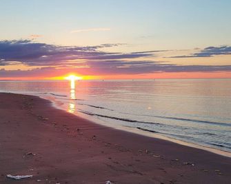 Walk to Stanhope Beach from our private 2 bedroom well equipped cottage. - York - Beach