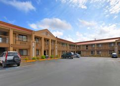 Americas Best Value Inn Kingsville - Kingsville - Bâtiment