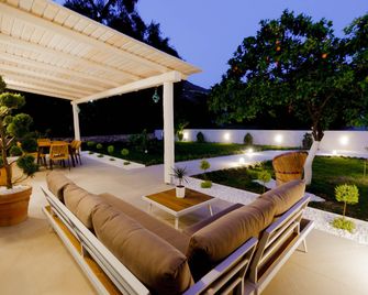 إيديال هاوس - بارغا - شرفة مرصوفة