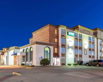 Baymont by Wyndham Festus - Festus - Building