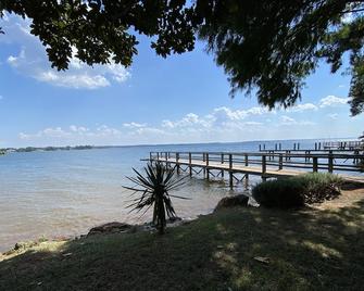 lakefront front close to Columbia - Irmo - Beach
