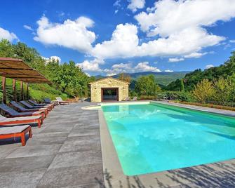 Villa Casentino - Large Country House with private swimming pool in Capolona, Tuscany - Castel Focognano - Piscina