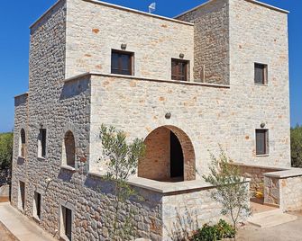 Anaroussa Diros Apartment - Areopoli - Bâtiment