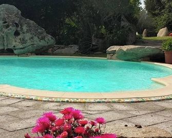 Cozy Studio Porto Rotondo 35 M2 + Pool - Porto Rotondo - Zwembad