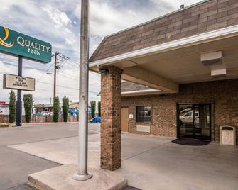 Quality Inn & Suites - Alamogordo - Rakennus