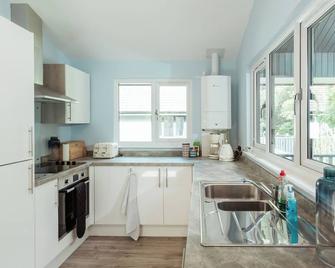 Willow Valley - Bude - Kitchen