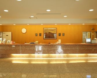 Hotel Edel Warme - פוראנו - דלפק קבלה