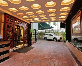 Hotel Metro Palace - Bombay