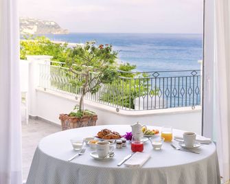 Hotel La Madonnina - Ischia - Balcony