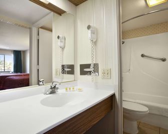 Days Inn by Wyndham Gilroy - Gilroy - Bad