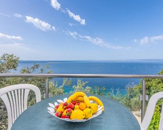 Stunning apartment in Stara Baska - Stara Baška - Varanda