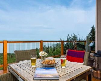 Cottage Ros-409 | Les Éboulements - Saint-Joseph-de-la-Rive - Balcony