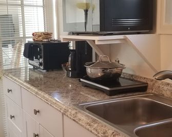 Lavender Fairie Dust Cottage/Tiny House Entire Space Huge Monthly Disc Wifiw/D - Sequim - Kitchen