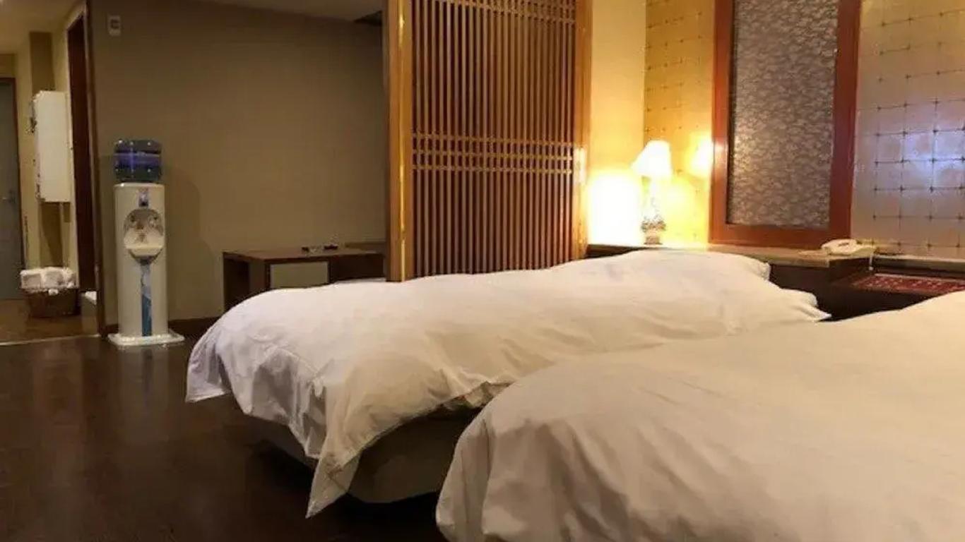 福祿拉飯店 - 僅供成人入住