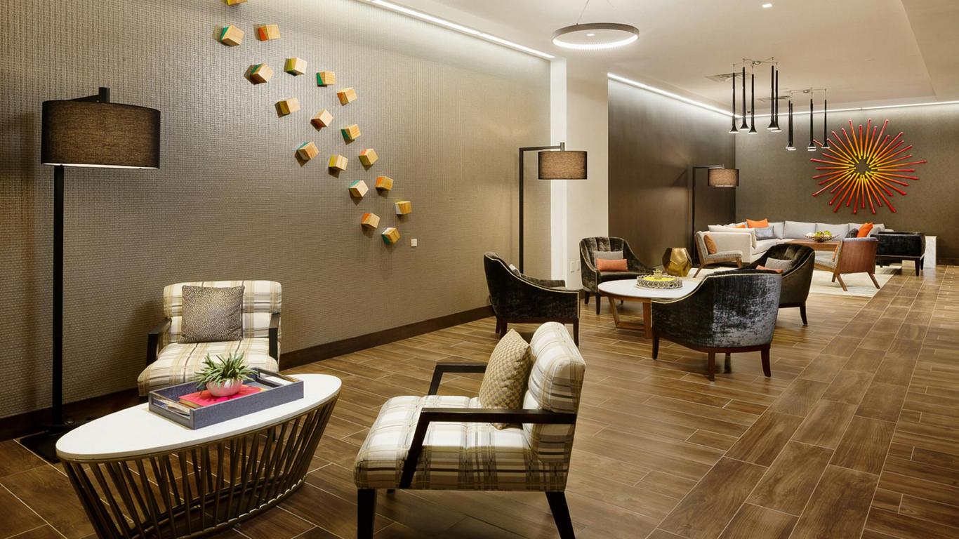Hampton Inn & Suites Dallas / Downtown