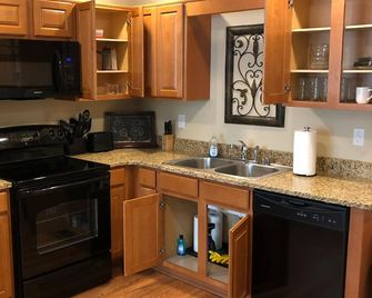 Relaxing, Quiet Location In Elizabethtown ~ High-End Finishes Throughout! - Elizabethtown - Küche