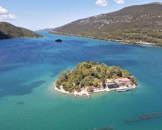 Holiday Home By The Sea - Nina & Kate - Ston - Edificio