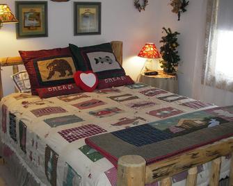 A Little Cabin with Hot Tub in Red Lodge, Montana. - Red Lodge - Bedroom