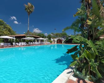 Sayonara Village Club - Nicotera Marina - Piscina