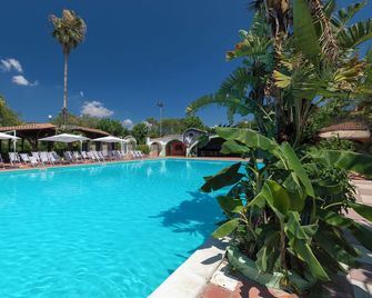 Sayonara Village Club - Nicotera Marina - Piscina