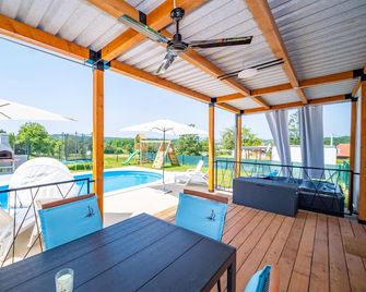 Stunning Home In Cerovacki Galovici - Duga Resa - Balcony