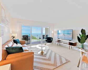 Paradise Beach Club - Direct Oceanfront Condos with Heated Pool Pet-Friendly - Satellite Beach - Sala de estar