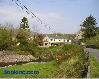 Hanora's Cottage Guesthouse And Restaurant - Ballymacarbry - Building